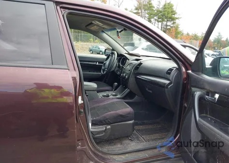 2011 Kia Sorento Lx z USA, uszkodzony, nr VIN 5XYKT3A18BG138830